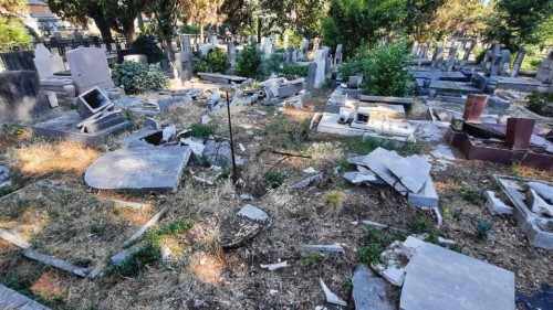  Infiltrazioni e allagamenti: qui giacciono i cimiteri capitolini  QUO-023