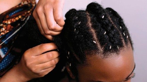  Le donne africane e quei chicchi di riso fra i capelli  QUO-024