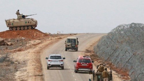 Raid in Siria colpisce un convoglio di una milizia filo-iraniana QUO-025 Raid in Siria colpisce un convoglio di una milizia filo-iraniana QUO-025