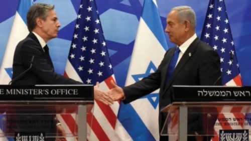 epa10440346 US Secretary of State Anthony Blinken (L) and Israeli Prime Minister Benjamin Netanyahu ...