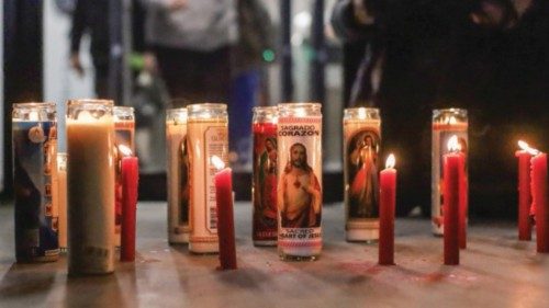 epa10419526 Journalists from various media outlets take part in a vigil to honor journalists Lourdes ...
