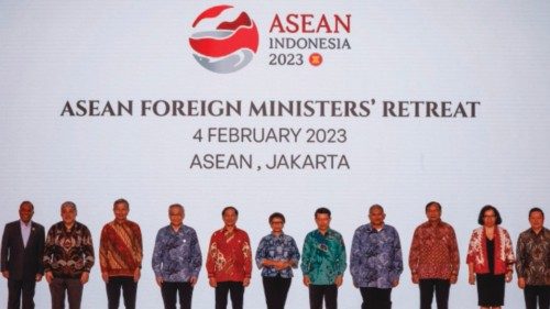 epa10446381 (L-R) Malaysia's Foreign Minister Zambry Abd Kadir, Philippinesâ Secretary of Foreign ... epa10446381 (L-R) Malaysia's Foreign Minister Zambry Abd Kadir, Philippinesâ Secretary of Foreign ...