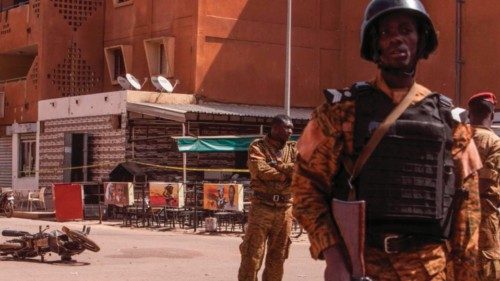  Almeno diciotto vittime in attacchi jihadisti nel Burkina Faso   QUO-030