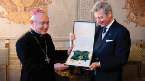  L’arcivescovo Peña Parra cavaliere della Repubblica italiana  QUO-031