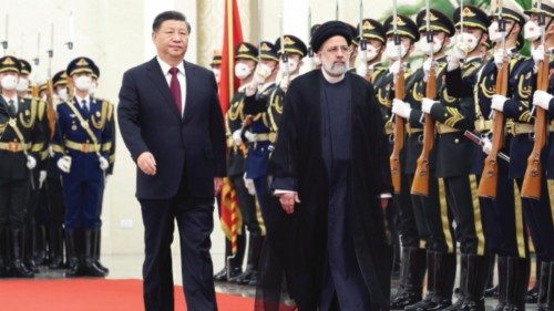 epa10466776 Chinese President Xi Jinping (L) holds a welcoming ceremony for visiting Iranian ...
