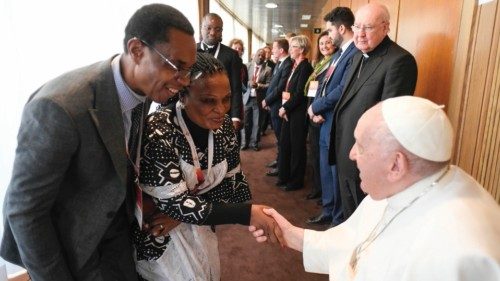 I laici non sono “ospiti” nella Chiesa QUO-041 I laici non sono “ospiti” nella Chiesa QUO-041 I laici non sono “ospiti” nella Chiesa QUO-041 I laici non sono “ospiti” nella Chiesa QUO-041
