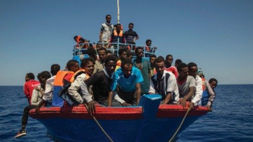  Proseguono  gli sbarchi  a Lampedusa  QUO-043