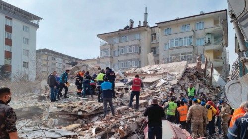 Rescuers carry on search operations among the rubble of collapsed buildings in the Yesilyurt ... Rescuers carry on search operations among the rubble of collapsed buildings in the Yesilyurt ...