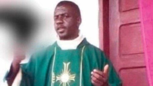 Il sacerdote cattolico Olivier Ntsa Ebode  in una foto d'archivio in Camerun fornita dall'Organo di ...