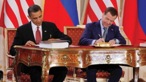 FILE PHOTO: U.S. President Barack Obama (L) and Russian President Dmitry Medvedev sign the new ...