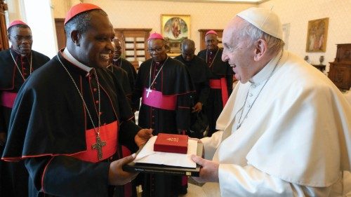  La visita «ad limina»  dei vescovi del Rwanda  QUO-058