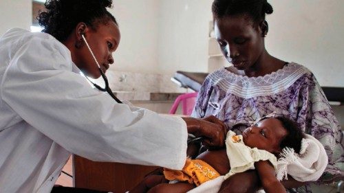  Africa: la sanità è in crisi e i medici fuggono all’estero   QUO-064