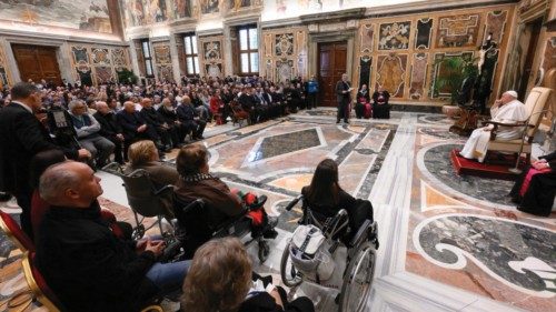  Voce profetica della Chiesa  in un mondo dominato  da interessi economici e potere   QUO-064