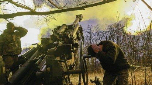 TOPSHOT - Ukrainian servicemen fire a M777 howitzer at Russian positions near Bakhmut, eastern ...