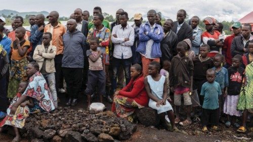 Internally displaced Congolese people gather during the visit of a delegation of the U.N. Security ...