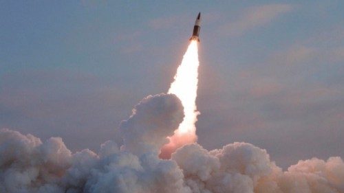  La Corea del Nord lancia un nuovo missile balistico  QUO-072