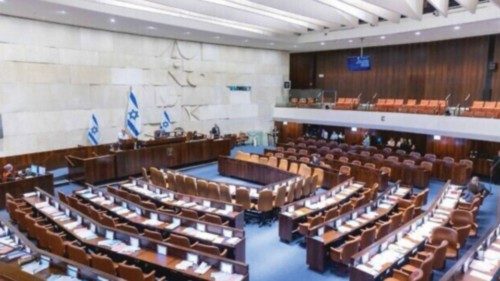 A discussion and a vote on a bill to dissolve the Knesset, at the assembly hall of the Israeli ...