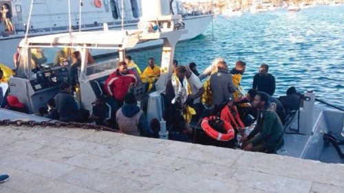  Oltre tremila migranti giunti sulle coste italiane   QUO-084