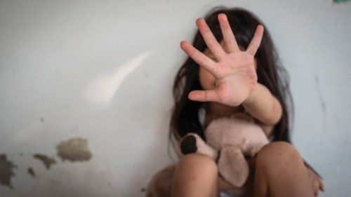  Accordo tra Unicef e Interpol  contro gli abusi sessuali sui bambini  QUO-088