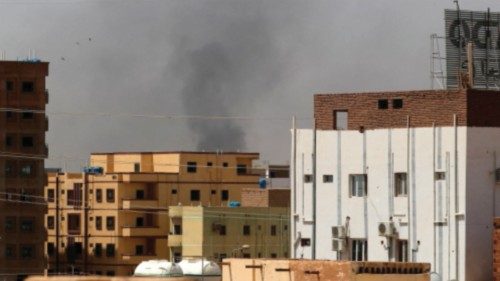 CORRECTION / Smoke rises above buildings in Khartoum on April 15, 2023, amid reported clashes in the ...