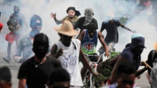  La violenza delle bande armate continua ad insanguinare Haiti  QUO-095