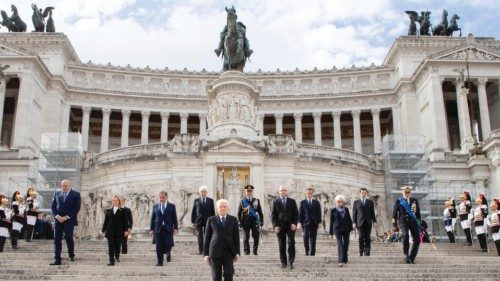 Il Presidente della Repubblica Sergio Mattarella in occasione della deposizione di una corona ...