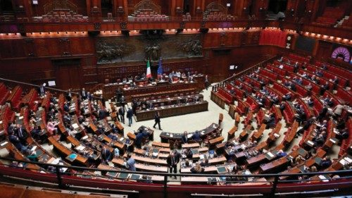 Una panoramica durante le dichiarazioni di voto sul Def nell'aula della Camera, Roma, 27 aprile ...
