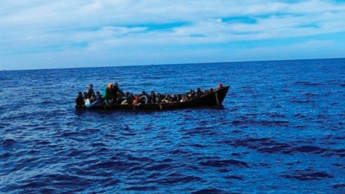 Barchino affonda, un disperso e 37 sbarcati a Lampedusa Foto Concetta Rizzo