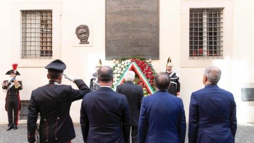 Il Presidente della Repubblica Sergio Mattarella in occasione della deposizione di una corona di ...