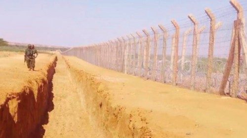 Accordo tra Kenya e Somalia per riaprire la frontiera QUO-114 Accordo tra Kenya e Somalia per riaprire la frontiera QUO-114