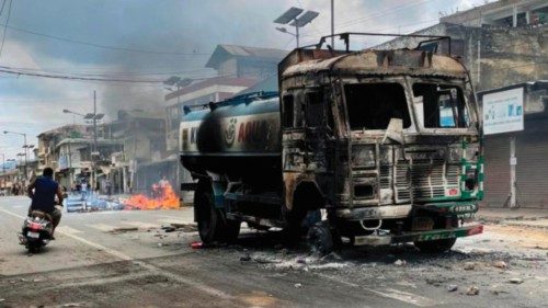  Ancora violenze etniche  nello Stato indiano  del Manipur  QUO-123
