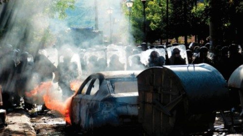 TOPSHOT - Kosovo riot police and KFOR (International Military Mission to Kosovo) military police, ...