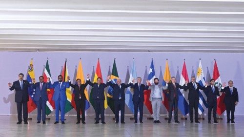 epa10663711 (L-R) The President of Venezuela, Nicolas Maduro, of Suriname, Chan Santokhi, of Guyana, ... epa10663711 (L-R) The President of Venezuela, Nicolas Maduro, of Suriname, Chan Santokhi, of Guyana, ...