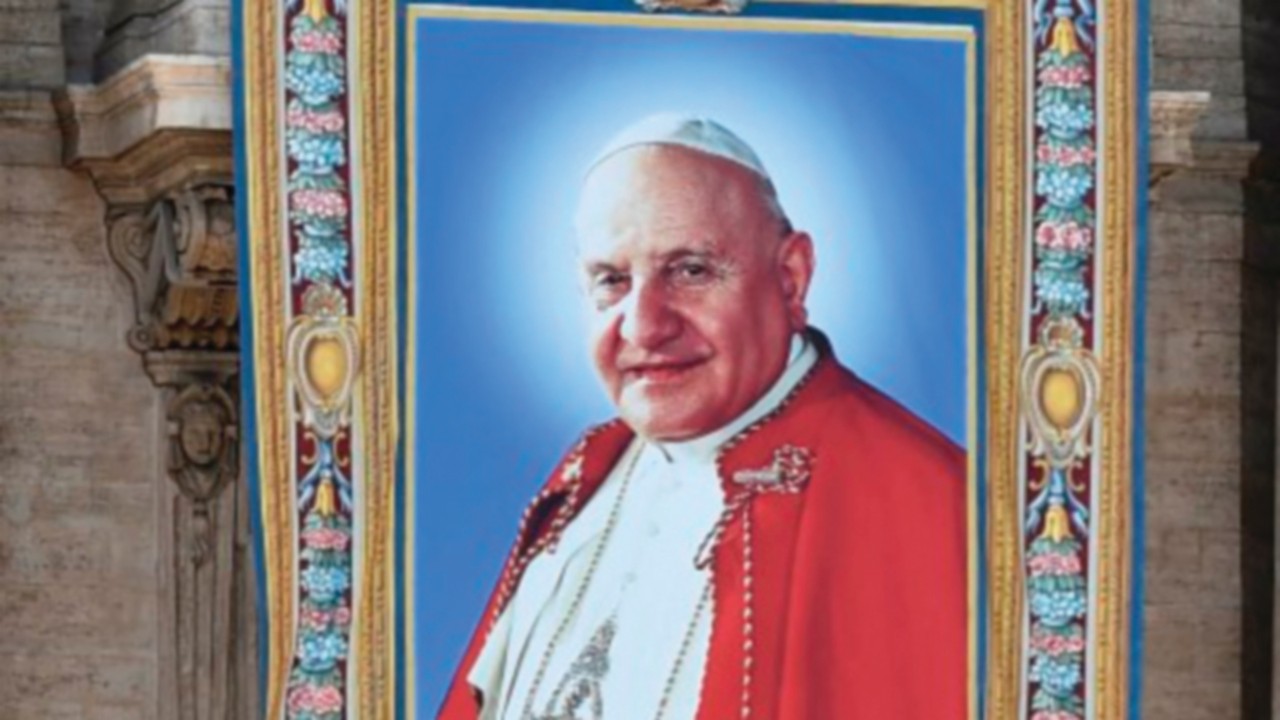 Roma 22-4-2014Canonizzazione Giovanni Paolo II e Papa Giovanni XXIIIfedeli in piazza ed ...