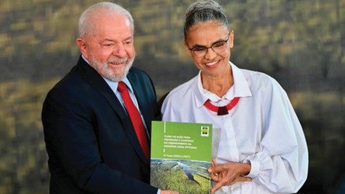 Brazilian President Luiz Inacio Lula da Silva and Brazilian Environment Minister Marina Silva show a ...