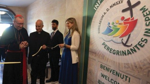  Il segretario di Stato inaugura  il centro pellegrini  per il Giubileo  QUO-131