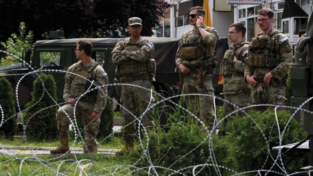 epa10668334 Soldiers of the US contingent of the NATO-led international peacekeeping Kosovo Force ...