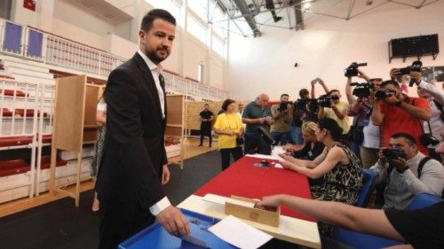 epa10685416 President of Montenegro Jakov Milatovic casts his ballot during the Parliamentary ...
