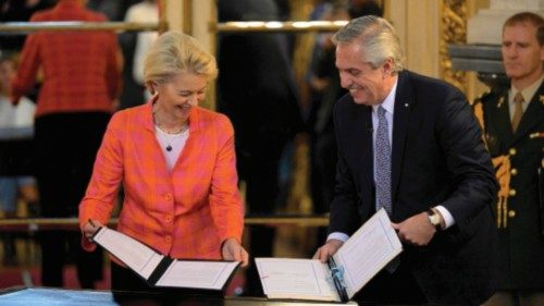 European Commission President Ursula Von Der Leyen (L) and Argentina's President Alberto Fernandez ...