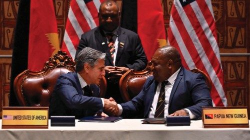 (FILES) US Secretary of State Antony Blinken (L) and Papua New Guinea?s Defence Minister Win Bakri ...