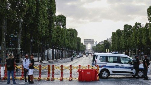 epa10722962 French police officers stand guard next to a barrier near the Arc de Triomphe, after ...