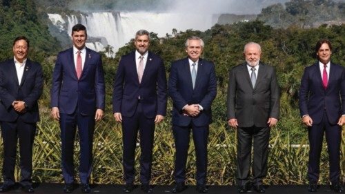 epa10726535 (L-R) The presidents Luis Arce of Bolivia, Santiago Pena president-elect of Paraguay, ...