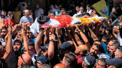 EDITORS NOTE: Graphic content / Mourners carry the body of Palestinian Bader al-Masri, who was ...