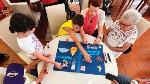 I bambini di una scuola romana in visita a una casa di riposo QUO-169 I bambini di una scuola romana in visita a una casa di riposo QUO-169
