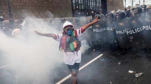 epaselect epa10774662 Demonstrators clash with police in downtown Lima, Peru, 28 July 2023. ...