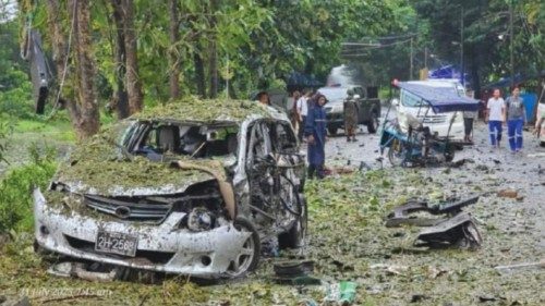  Autobomba esplode  in Myanmar   QUO-175