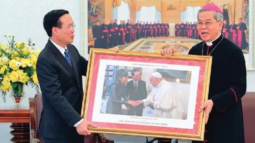  Il presidente vietnamita incontra i vescovi  QUO-182