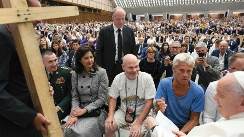 Porre fine all’insensata guerra alla nostra Casa comune QUO-198 Porre fine all’insensata guerra alla nostra Casa comune QUO-198