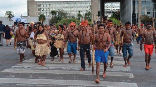  Indigeni mobilitati in Brasile  a difesa delle loro terre  QUO-199