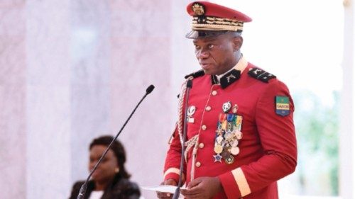  Il generale Nguema ha prestato giuramento   QUO-202